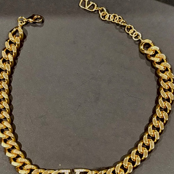 V Valentino Gold tone Cuban Choker Iconic “V” embedded w/clear Crystals - Picture 4 of 5